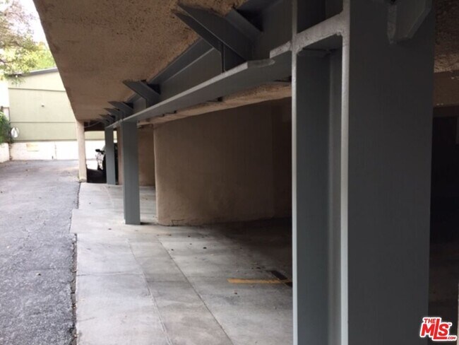 Foto del edificio - 443 S Wilton Pl