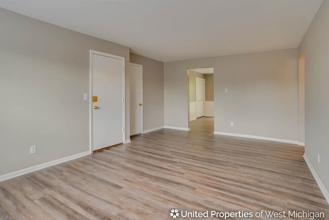 Building Photo - 4131 Oak Park Dr SE