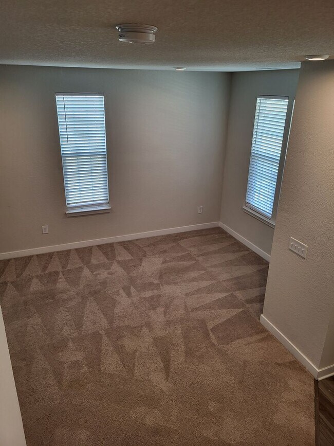 Building Photo - NEW PORT TOWNHOMES