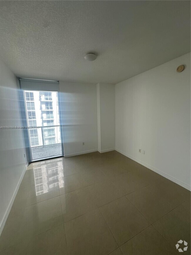 Building Photo - 1050 Brickell Ave