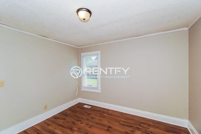 Foto del edificio - 2104 E Greenbriar Rd