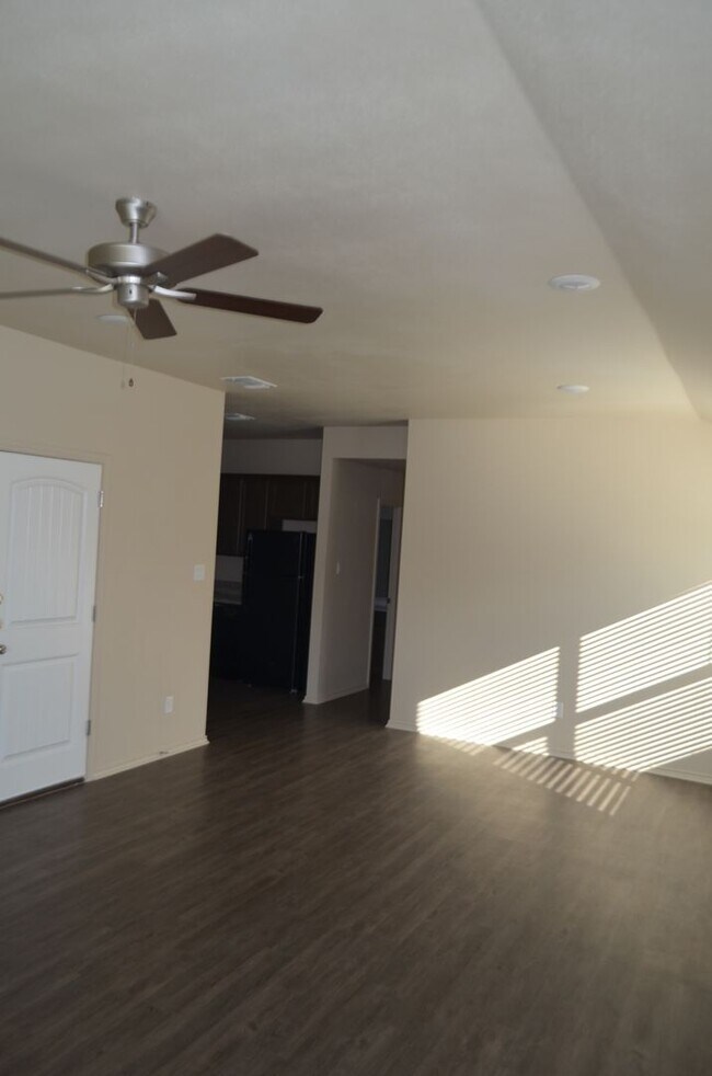 Foto del edificio - 1713 Clovis Dr