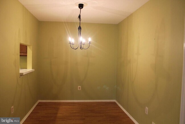 Building Photo - 84 Cheverny Ct