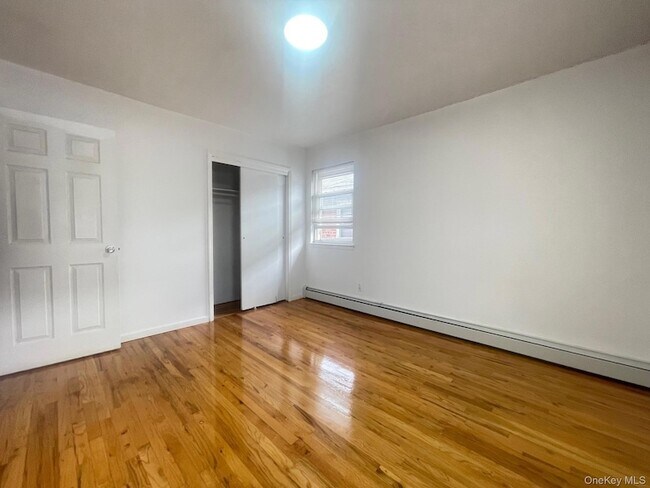 Foto del edificio - 4316 223rd Street Unit 2nd Floor