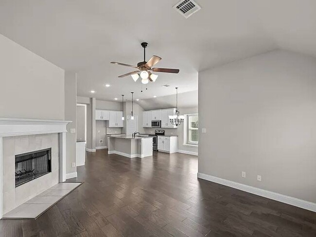 Building Photo - 3924 Fox Run Dr