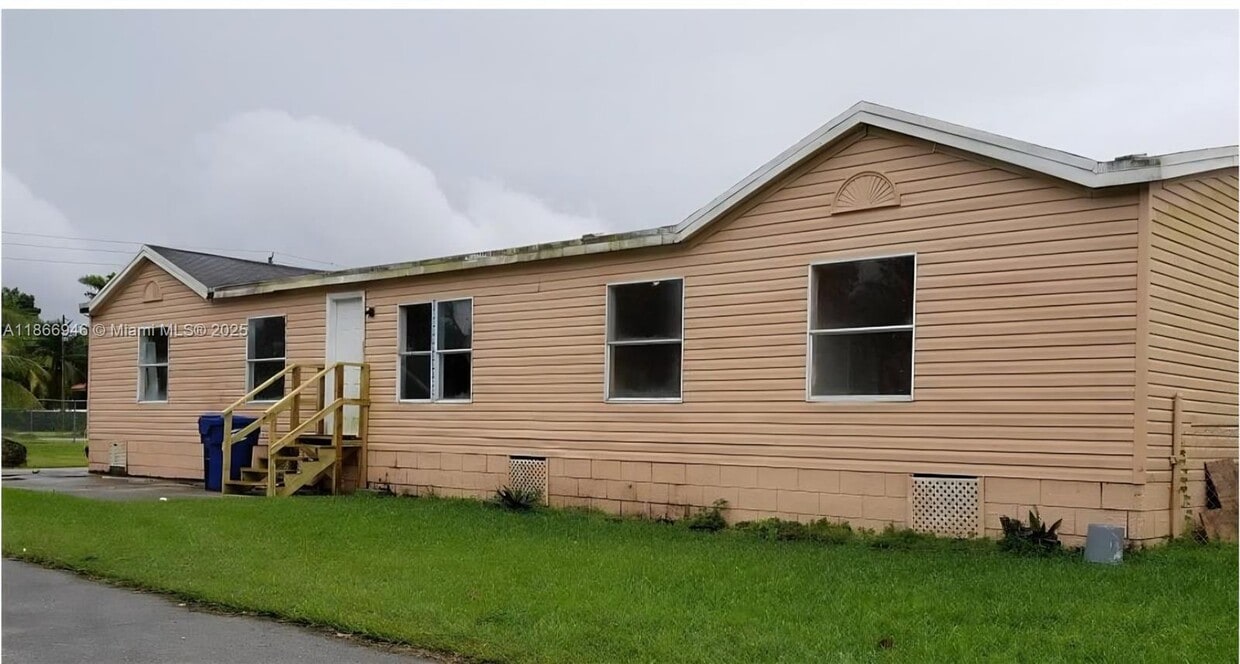 Foto principal - 19800 SW 180th Ave