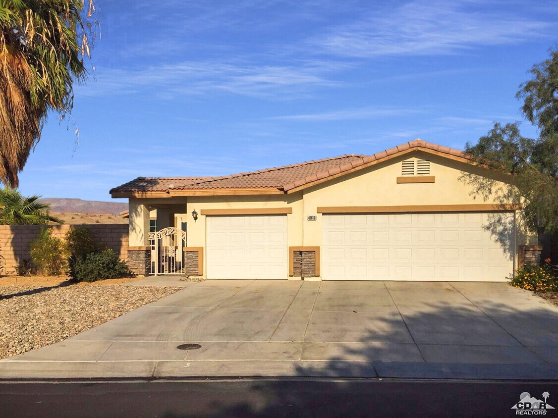 Primary Photo - 41610 Amberley St