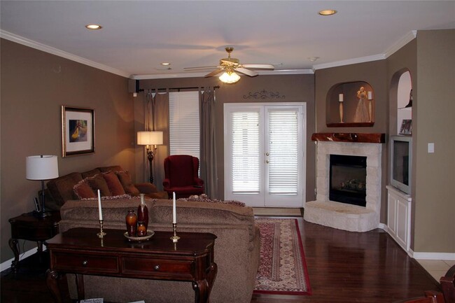 Building Photo - 5950 Mesa Verde Cir