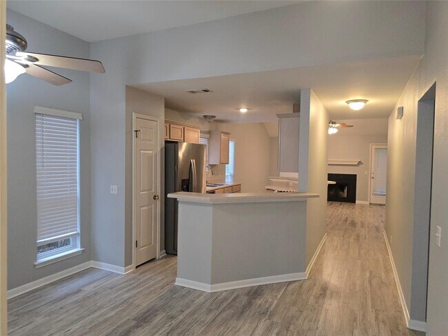 Foto del edificio - 4911 Edenbourgh Ln