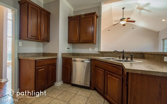 Foto del edificio - 3 br, 2 bath House - 1023 Skyline Dr UNIT