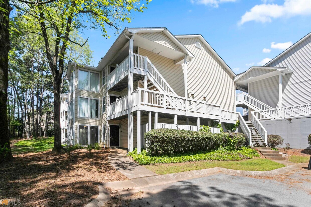 Primary Photo - 801 Augusta Dr