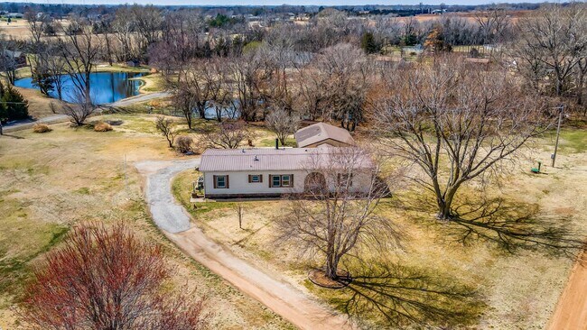 Building Photo - Beautiful Home in Kingman Available For Rent or Rent to Own located on Nearly 1 Acre!