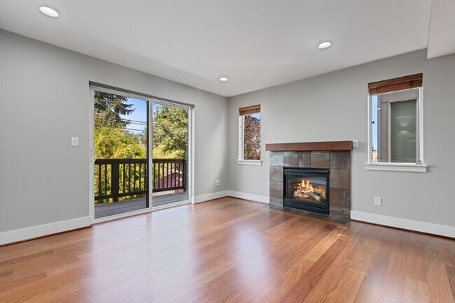 Building Photo - Pristine Modern Townhome in West Seattle!