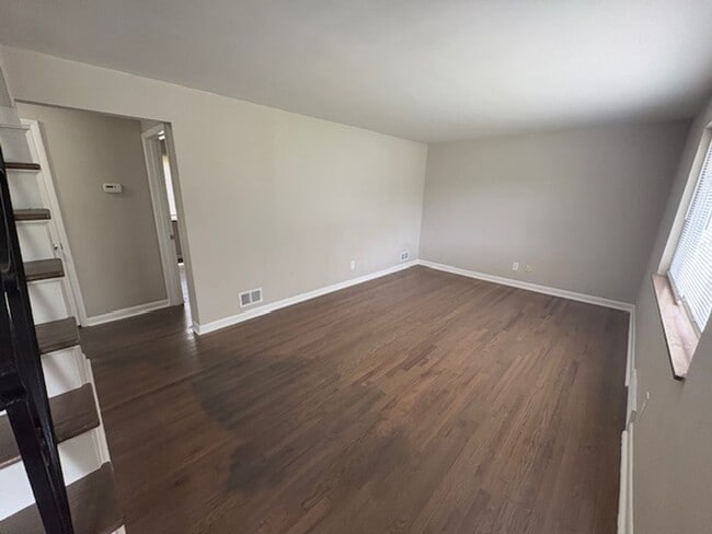 Foto del edificio - Amazing 4 Bedroom 1 Bathroom available in ...