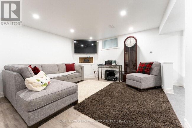 Building Photo - 767 Phillip Murray Ave