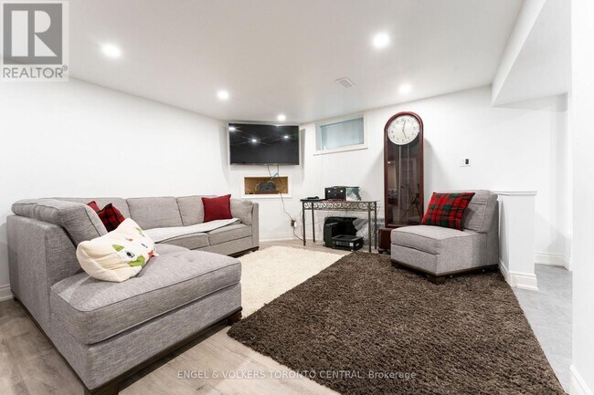 Photo du bâtiment - 767 Phillip Murray Ave