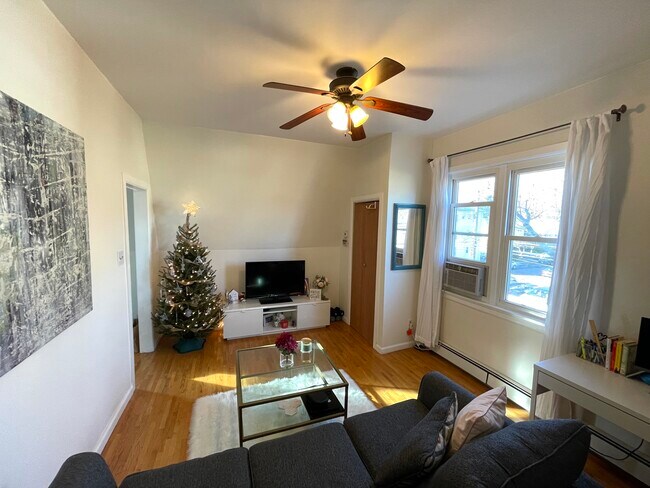 Foto del edificio - 120 Bloomfield Ave