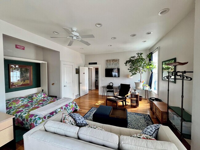 Building Photo - 51 Church St