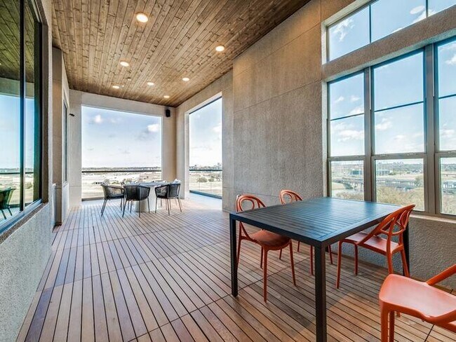 Foto del edificio - 328 Oakhurst Scenic Dr
