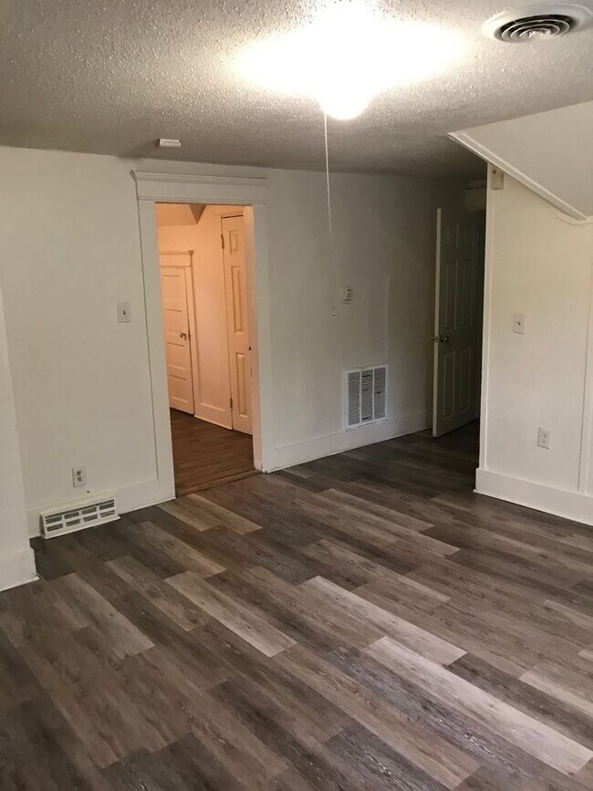 Foto del edificio - ELM 869-871