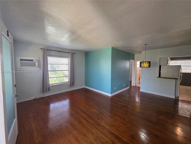 Foto del edificio - 8024 Harding Ave