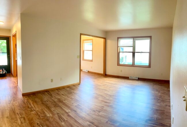 Building Photo - 400 Terry Ln
