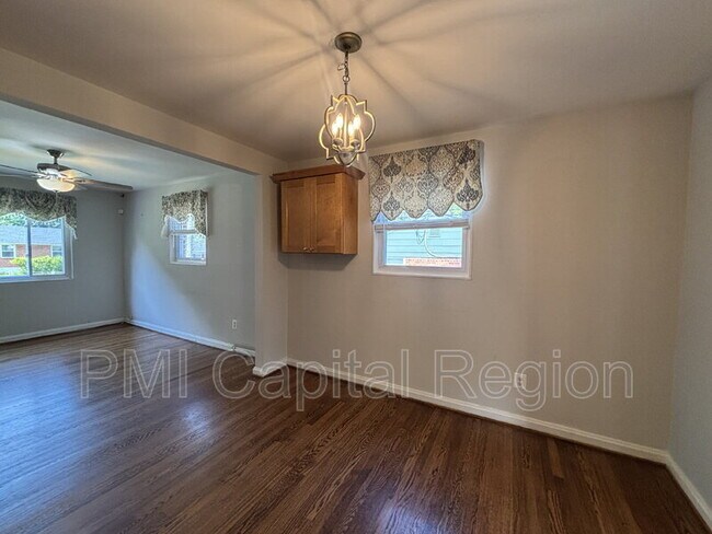 Foto del edificio - 4706 Red Fox Rd