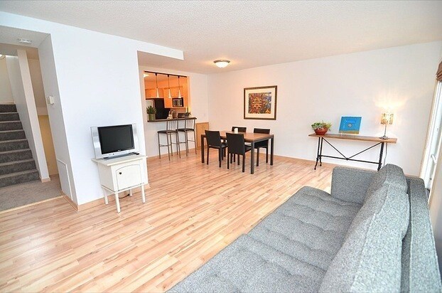 Foto del edificio - Gorgeous 2-Bed 2-Bath Townhome with Beauti...