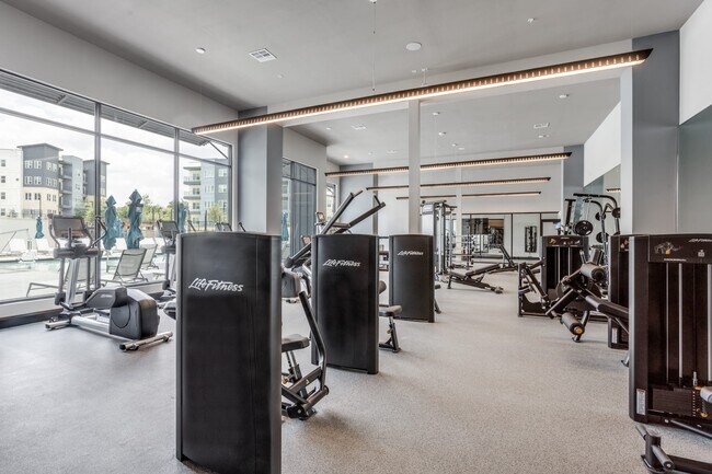 Foto del edificio - Discover Convenience: Explore Our Function...