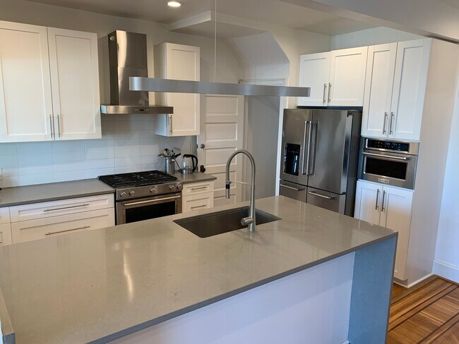 Foto del edificio - 1363 Parkwood Pl NW
