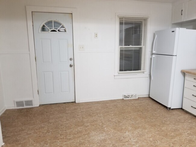 Foto del edificio - 811 11TH AVE NE  heat paid