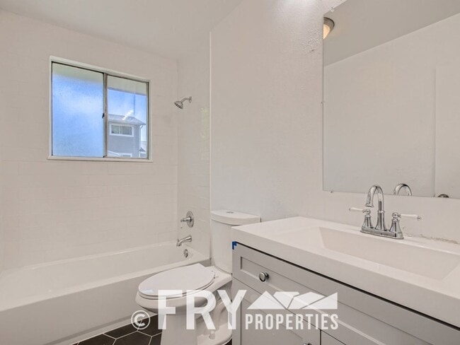 Foto del edificio - Updated large 2bed/1bath