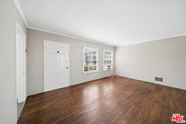 Foto del edificio - 1402 N Mansfield Ave