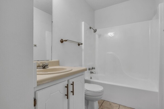 Photo - 1110 N Montgomery St Apartment