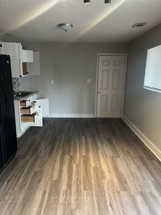 Foto del edificio - 2178 White Ave