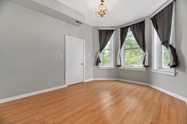 Building Photo - 1518 N Ashland Ave