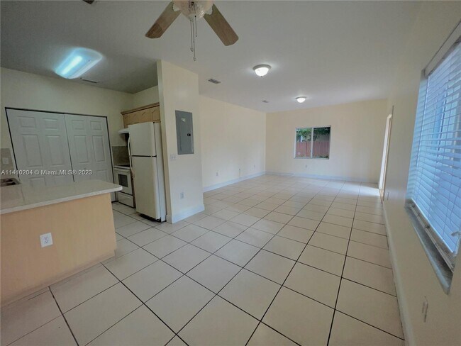 Foto del edificio - 763 NW 24th Ct