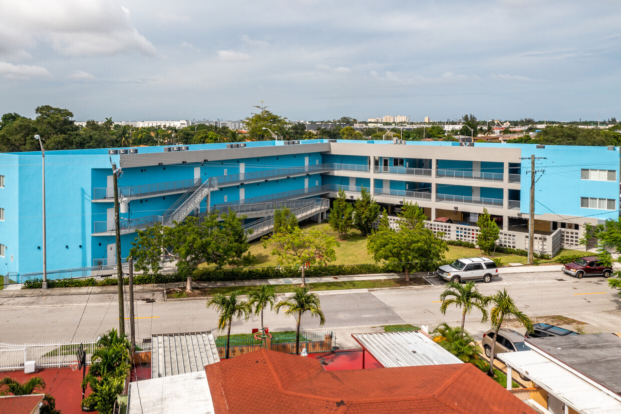 Foto del edificio - LeJeune Gardens