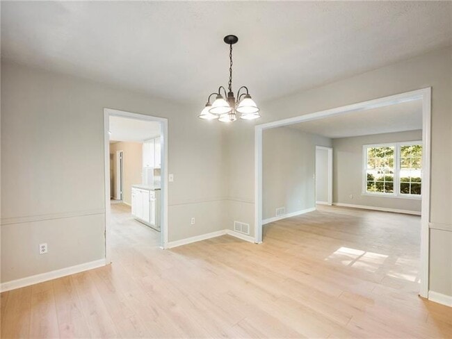Building Photo - 3395 S Rockview Ct