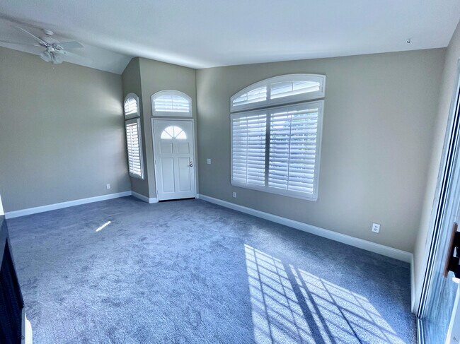 Front Door (Interior View) - 40 Leonado