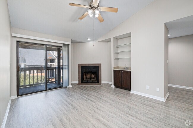 1 habitación, 1 baño, 612 pies cuadrados, con chimenea, sala de estar - Tanglewood