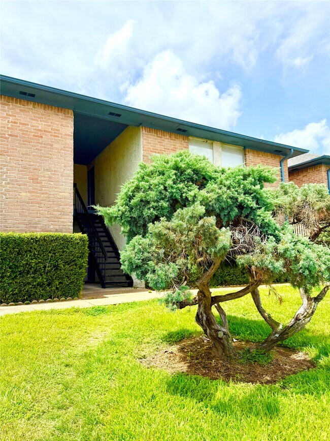 Building Photo - 8360 Jorine Dr