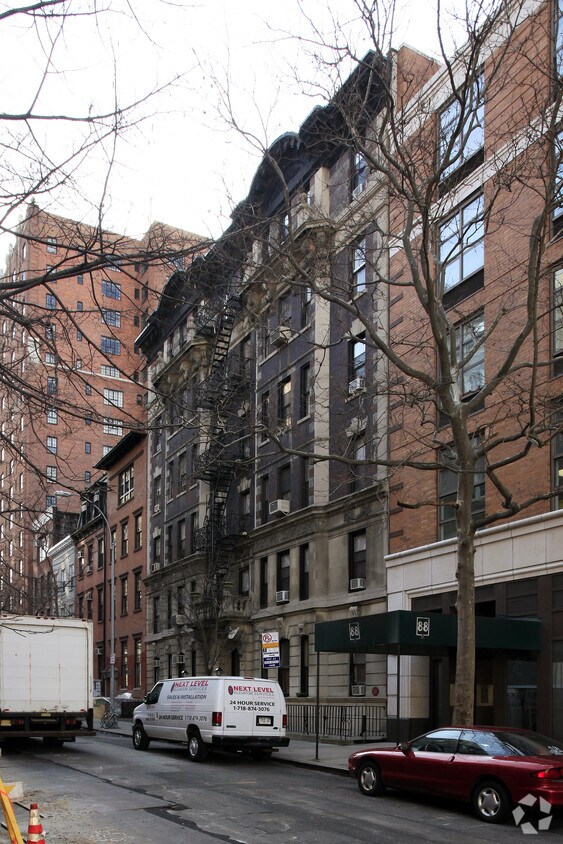 Building Photo - 82 W Washington Pl