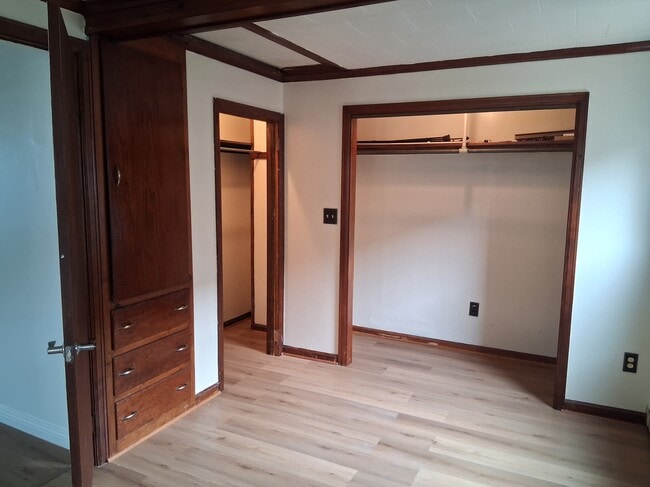armarios de dormitorio - 51 McEwen Rd