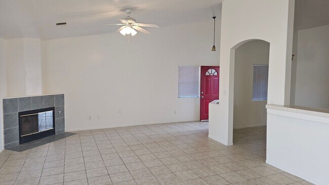 Foto del edificio - 4 Bed 2 Bath Home in SW