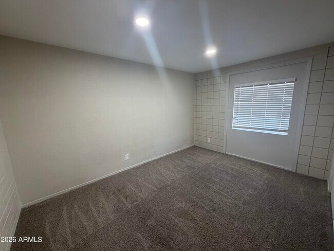 Foto del edificio - 2034 W Cactus Rd