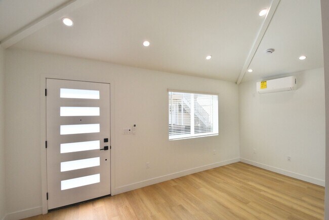 Foto del edificio - 10839 Moorpark St