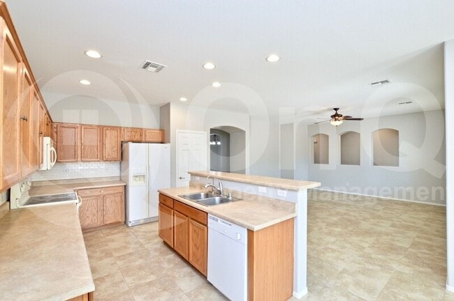 Building Photo - 2087 E Aloe Pl
