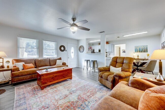 Foto del edificio - 358 Shady Bluff Dr