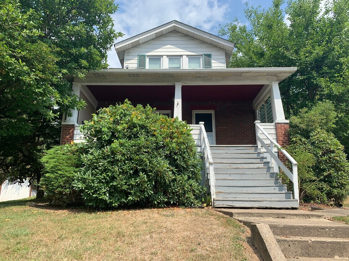 5708 Pontiac Dr, Export, PA 15632 House for Rent in Export, PA